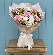 Букет цветов из:  Гвоздики, Орхидеи и Розы #REPLACE_PRED# Орловке Воронежской области