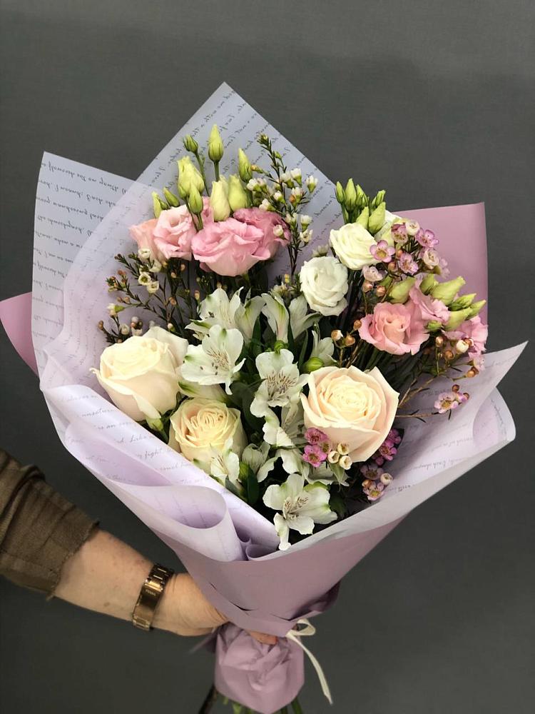 Букет цветов из: Альстромерии, Розы и Лизиантусы в Орловке Воронежской области