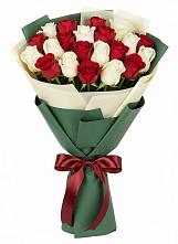 Букет Микс из красных и белых роз в Орловке Воронежской области
