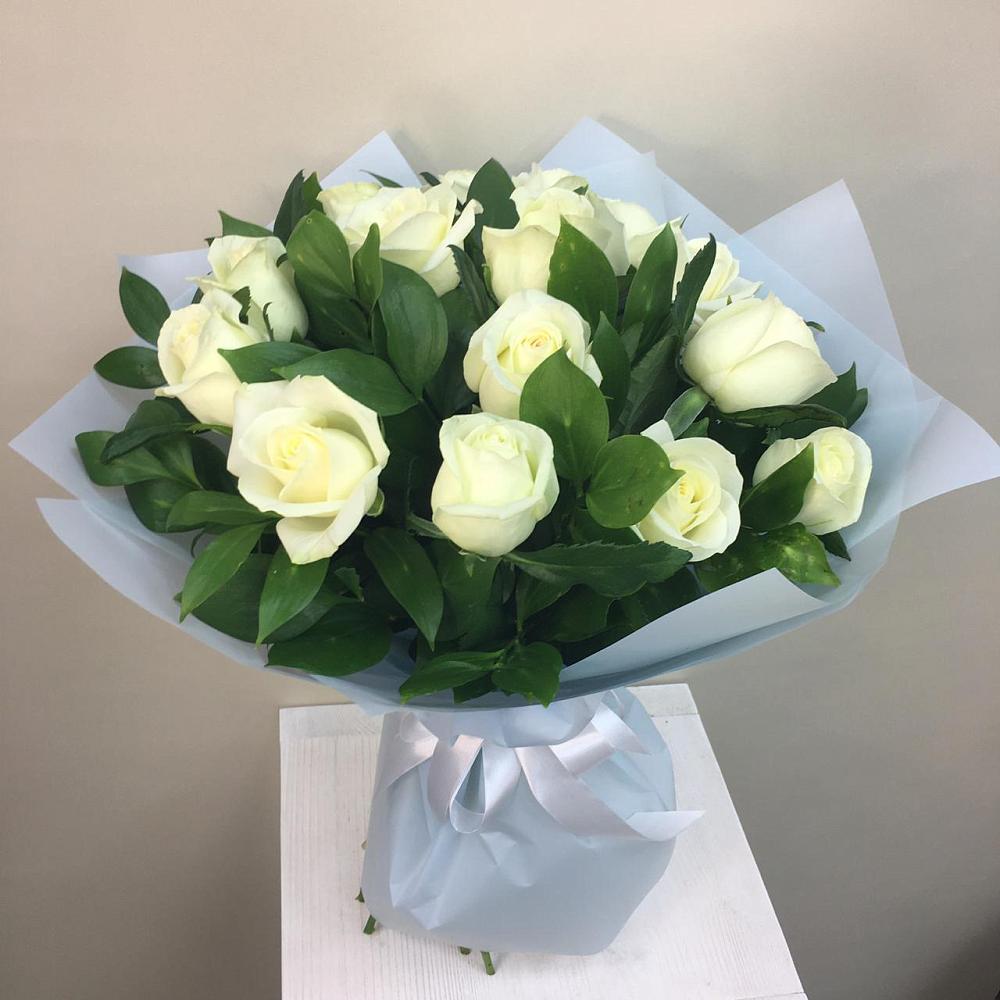 Букет 15 Белых роз Проуд в Орловке Воронежской области