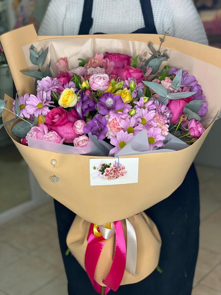 Букет цветов из: Хризантемы, Гвоздики и Альстромерии в Орловке Воронежской области