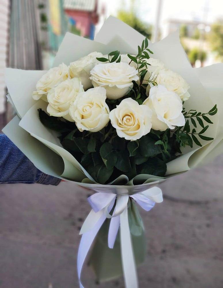 Букет Белые розы Проуд в Орловке Воронежской области