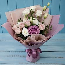 Букет цветов из:  Розы и Лизиантусы в Орловке Воронежской области