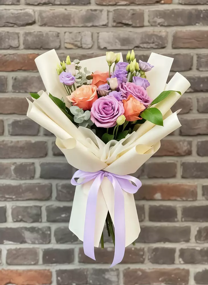 Букет цветов из: Лизиантусы и Розы в Орловке Воронежской области