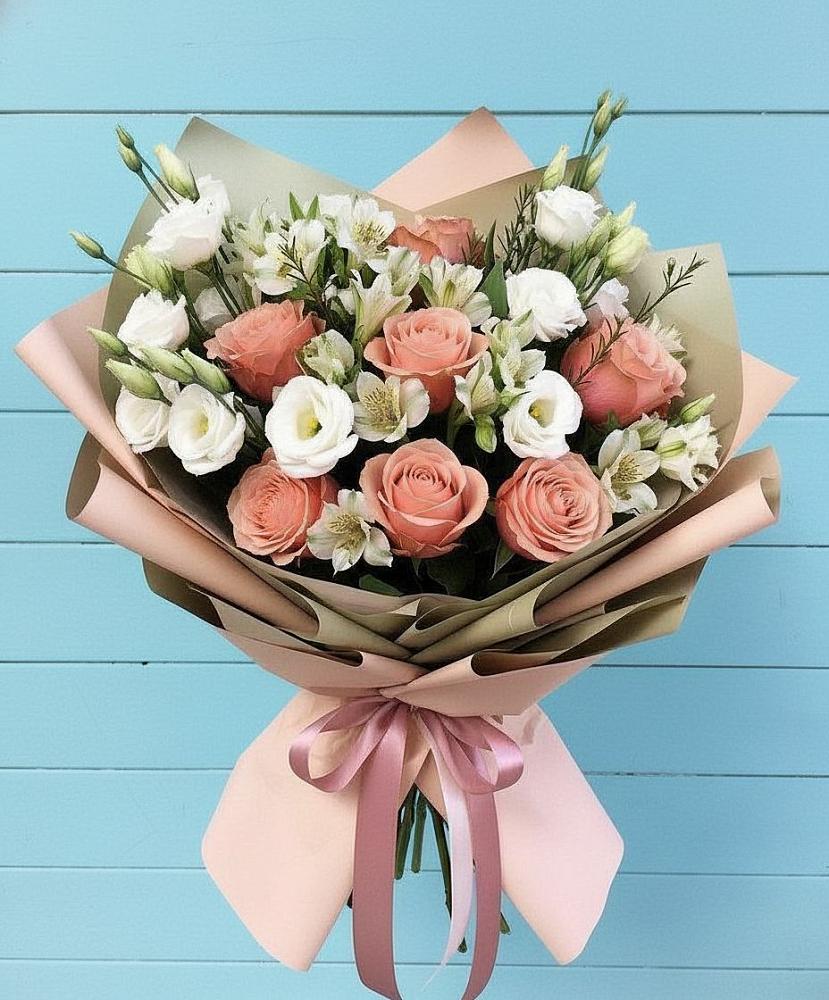 Букет цветов из: Розы, Альстромерии и Лизиантусы в Орловке Воронежской области