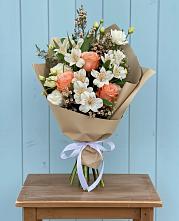 Букет цветов из:  Альстромерии, Лизиантусы, Розы и Хризантемы #REPLACE_PRED# Орловке Воронежской области
