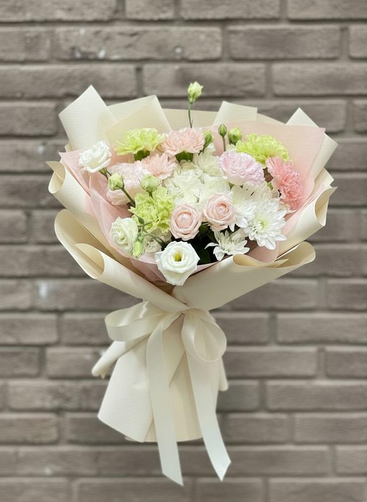 Букет цветов из: Гвоздики, Розы, Лизиантусы и Хризантемы в Орловке Воронежской области