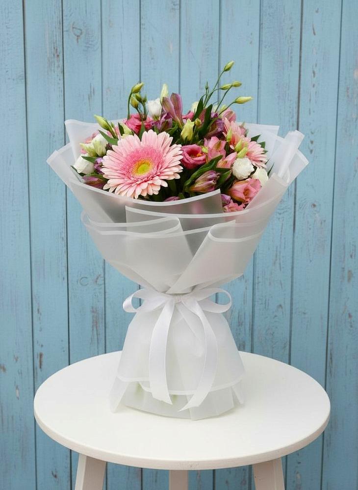 Букет цветов из: Герберы, Альстромерии и Лизиантусы в Орловке Воронежской области